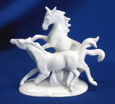 德意志民主共和国白色瓷马雕像 — 第 1/4 张图片