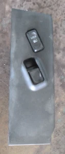 Holden Jackaroo 2/98-03 Left Front Window Switch - Picture 1 of 3