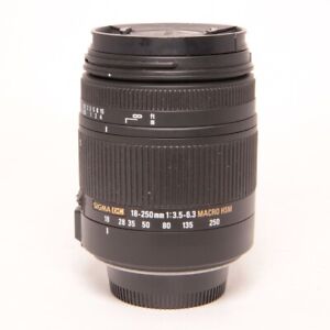 Sigma 18-250mm f/3.5-6.3 DC Macro OS HSM Obiektyw Nikon F. Fungus w obiektywu
