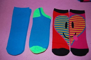 3 Pair LOT GIRLS Side by Side DESIGN SOCKS Shoe Size 4-10 HEART SMILEY FACE Aqua - Picture 1 of 1
