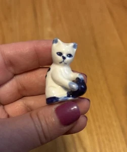 FIGURA DE GATO DELFT de colección gatito azul y blanco porcelana miniatura mini 1,5" - Imagen 1 de 4