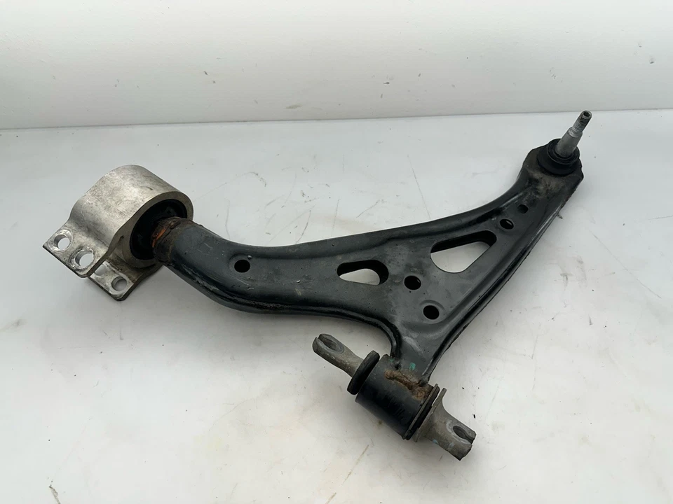 Brazo de control izquierdo del lado del conductor Chevrolet Equinox 2018-2024 negro OEM 11810 Foto 1 de 4