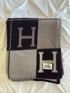 Hermes Wool Cashmere Avalon Blanket Pristine Condition | Écru/Gris Foncé - Picture 1 of 5