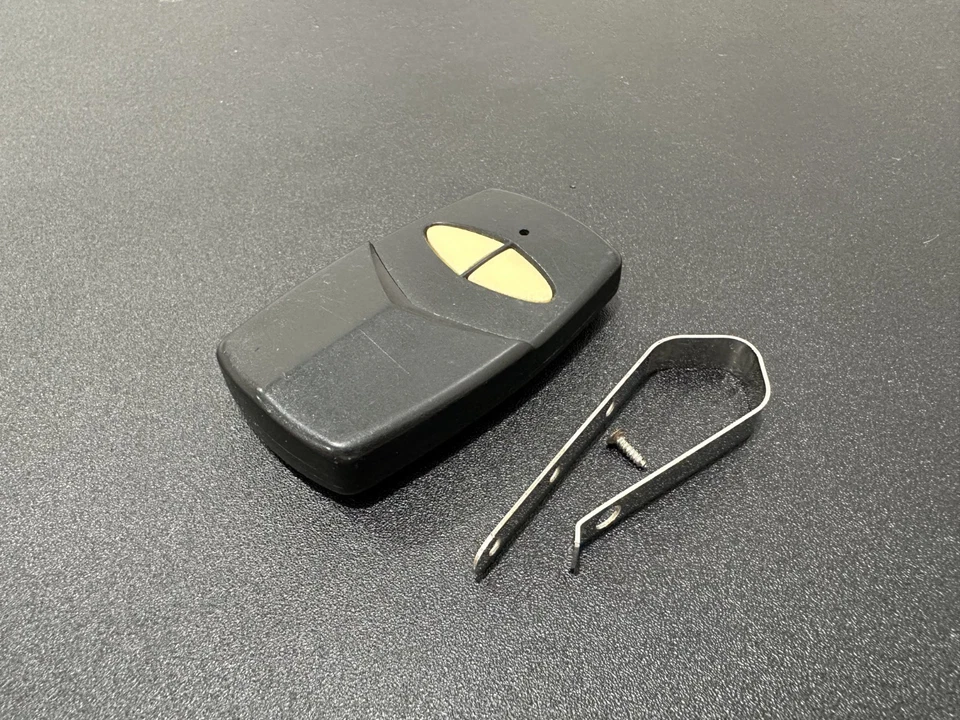 Stinger CCS3101BV (2-Button) Garage Door Gate Opener Remote 310 MHz - TESTED! - Image 1 of 4