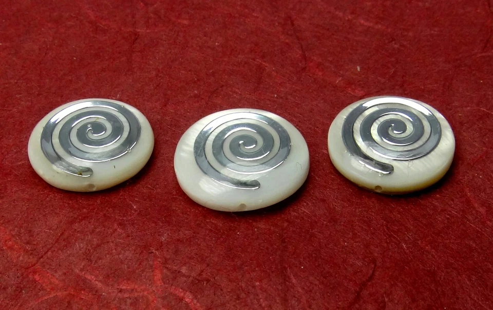😏 Muschelperlen Perlmutt Münze mit Inlay "Spirale" Perlen Set (3 Stück)  😉 - Bild 1 von 1