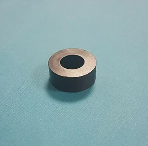 Espaciadores/cuñas de nailon negro, sujetadores de plástico de 25 mm x 12,8 mm x 10 mm de espesor - Imagen 1 de 1