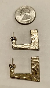 Gold Tone “L” Shaped Earrings - Imagen 1 de 1
