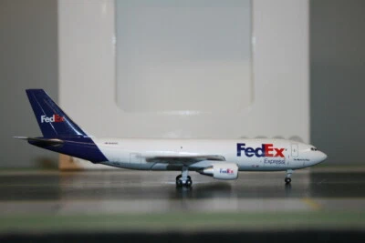 Aeroclassics 1:400 FedEx Airbus A300-600F N692FE (AC419961) Die-Cast Model Plane - Image 1 of 4
