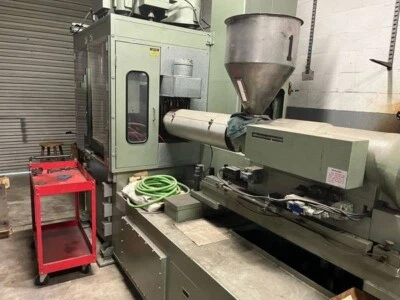 máquina de moldeo por inyección de plástico usada Foto 1 de 4