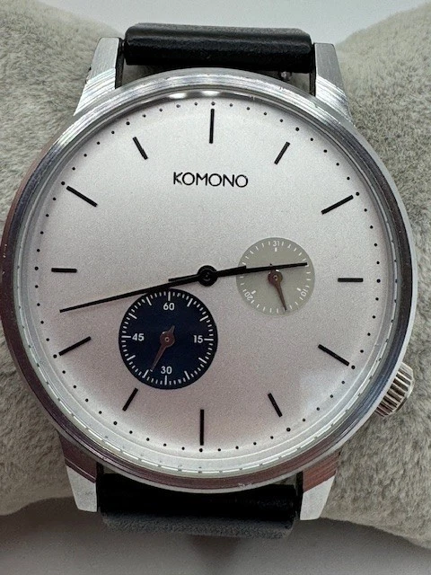 Reloj Hombre KOMONO Who's Who Gallery 384/400 Tono Plata Cuarzo Batería Nueva Foto 1 de 4