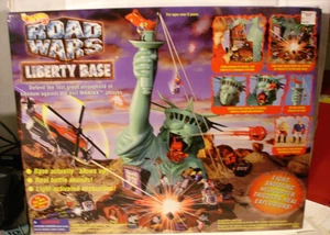 Hot Wheels Road Wars Liberty Base Set Neu in schöner versiegelter Mint Box - Bild 1 von 14