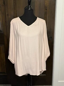 TORRID Women's Blouse Top 3/4 Sleeve V Neck Blush Color Sz 0 NWT - Picture 1 of 3