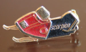 DE COLECCIÓN ESMALTADO: PIN DE MOTO DE NIEVE ESCORPIÓN NEGRO Y ROJO 1" TUBERÍA/AJUSTE DORADO: L@@K - Imagen 1 de 3