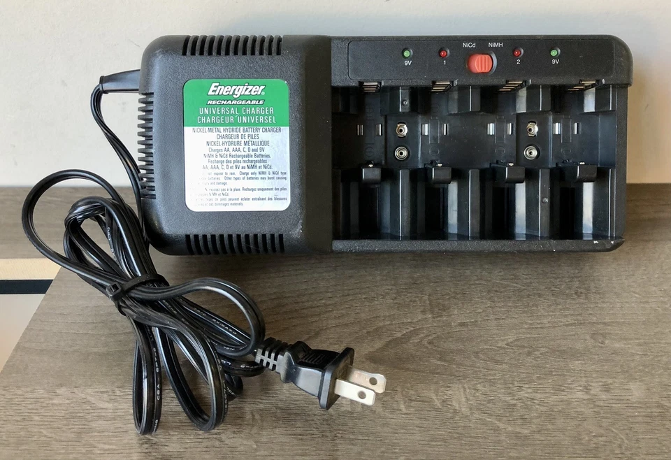Energizer Universal Battery Charger - CHM4FC - AA AAA C D 9V - NIMH NiCd  - Image 1 of 1