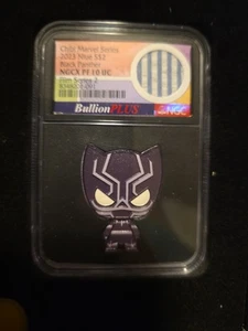 Chibi Marvel Series 2023 Niue S$2 Black Panther NGCX PF 10 UC Stan Lee Suit Cut - Bild 1 von 3