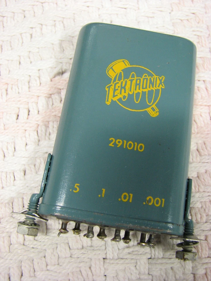 Condensador CAN multisección serie Tektronix 291-010 (.5.1.01.001uF) Foto 1 de 1