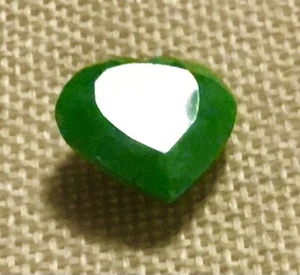 100% NATURAL EMERALD HEART CARVING VIVID GREEN READY FOR A JEWELLERY BEAUTIFUL - Picture 1 of 3