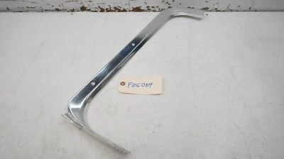 Ford Galaxy 500 Fastback 1963-1964 moldura de ventana interior del conductor trasero izquierdo. Foto 1 de 4