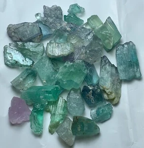 390 Carat Lot Of Green Kunzite Crystal From Afghanistan - Picture 1 of 6