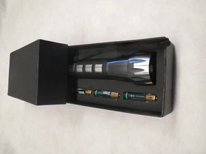 Taschenlampe, Silber-Schwarz aus Aluminium, LED, AAA Batterien - Picture 1 of 4
