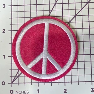 Símbolo de la Paz Rosa - Hierro Bordado en Parche - 4,5 pulgadas Hip Hop Hippie Love - Imagen 1 de 1
