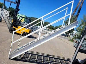 Treppe Stahltreppe Höhe ca 200cm verzinkter Gitterrost 10 Stufen Wangen lackiert - Bild 1 von 12