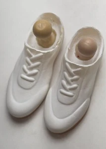 White plastic Sneakers Accessory for 11" Women's Action Figure 1/6 scale - Picture 1 of 4