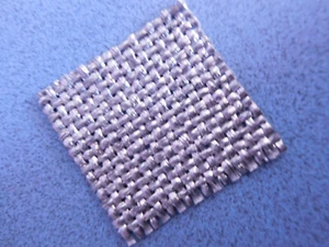 Wrapped , Stoffstück ca. 5 cm x ca. 5 cm, Christo Reichstagsverhüllung - Bild 1 von 4