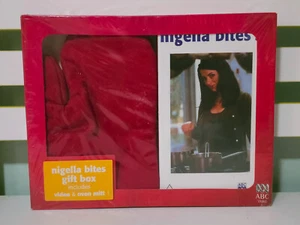 Nigella Bites Gift Box with VHS Tape & Oven Mitt! 2003 ABC Video Sealed Box Set - Picture 1 of 7