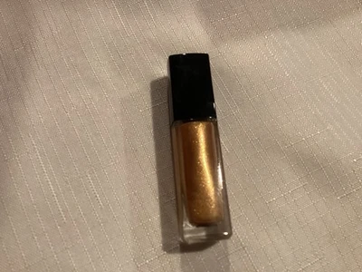 Sombra de ojos líquida Chanel Ombre Premiere Laque Longwear #27 o Ambre 0,20 fl oz Foto 1 de 4