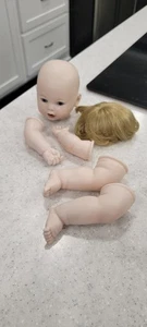 Bambola bimbo biscotto ceramica porcellana vintage testa braccia gambe parti dipinte firmata - Foto 1 di 12