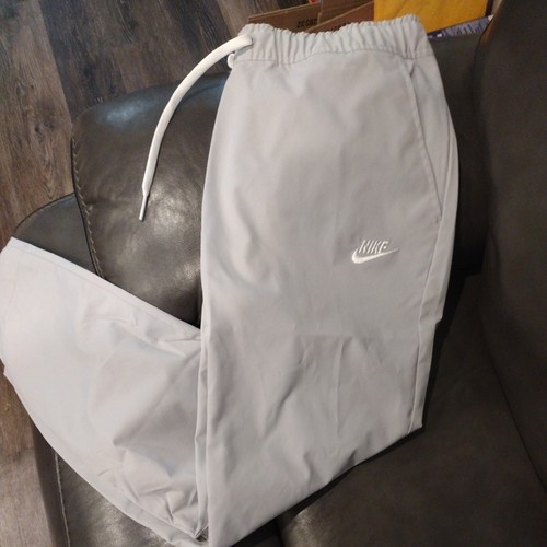 NIKE Club Woven Pantaloni Uomo Gamba Conica Track Grigio DX0623 077 Nuovi con etichette Taglia Medium Nuovi con etichette