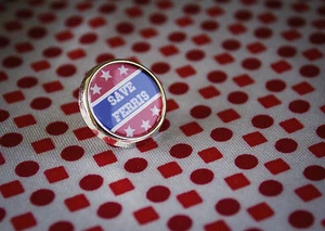 Retro 1980's Ferris Buellers Day Off Lapel/Tie Pin Badge - Picture 1 of 2