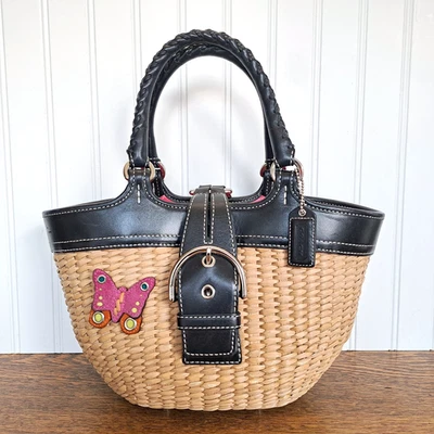 Bolso de mano COACH rosa y negro de cuero y paja mariposa Foto 1 de 4