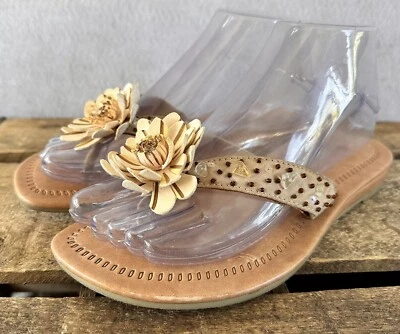 Coconuts Matisse Sandals Slides Flip Flops Summer Women’s 6 M Flower Beige - Image 1 of 4