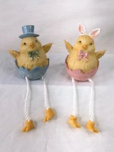 New Easter Decoration Figurine 6.5 inchs Resin Rope Leg Chicks Set Of 2 Multi - Picture 1 of 2
