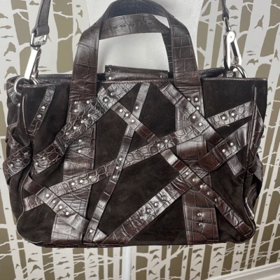 Bolso Donald Pliner Gamuza Cocodrilo Cuero Repujado Tachonado Marrón Chocolate Foto 1 de 4