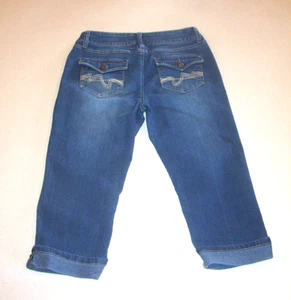 Junior Women's SO Low Rise Cuffed Stretch Blue Denim Capris 5 - Picture 1 of 2