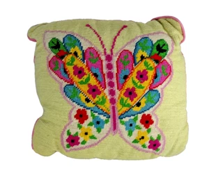 Vintage lebendiges Nadelspitze Schmetterling Dekokissen rosa Crewel Retro Landhaus Oma - Bild 1 von 8