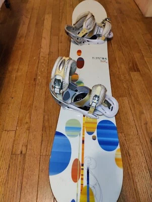 BURTON LUX 43 SNOWBOARD TALLA 143 CM CON FIJACIONES MEDIANAS Foto 1 de 4