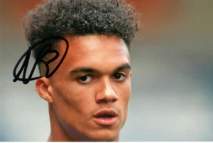 FULHAM & USA: ANTONEE ROBINSON SIGNED 6x4 ACTION PHOTO+COA - Picture 1 of 1