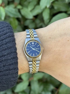 Relógio feminino anos 90 dois tons Seiko data do dia pulseira jubileu - Imagem 1 de 4