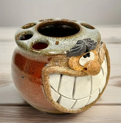 ROBERT EAKIN Gres Cerámica Feo/Divertido Rostro Cepillo de Dientes Soporte Firmado Foto 1 de 4