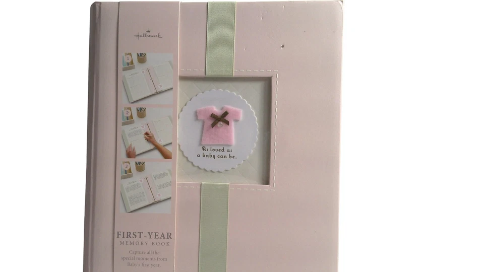 Фотоальбом на память о ребенке первого года жизни Hallmark розовый для девочки - Изображение 1 из 4