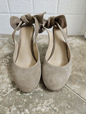 Tacones Banana Republic Nude con detalle de lazo talla 6 Foto 1 de 4