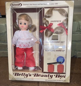 VHTF 1974 Bettys Beauty Box from Horsman NIB - Picture 1 of 10
