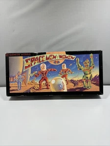 GLENCOE MODELS 1940s SPACEMEN WOMEN FIGURES 05907 RARE 1/20 Scale Vintage 1991 - Picture 1 of 14