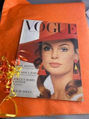 VOGUE Magazine 1967 March 15th Jean Shrimpton  cover plus Twiggy FREE giftwrap  - Image 1 of 4