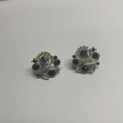 Pendientes Lisner firmados vintage con estrás rojo/tono plata atornillados sin perforar Foto 1 de 4
