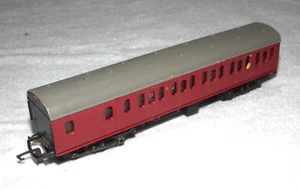 VINTAGE TRI-ANG TT SUBURBAN BRAKE COACH BR MK1 M34000 T.81 - Picture 1 of 3
